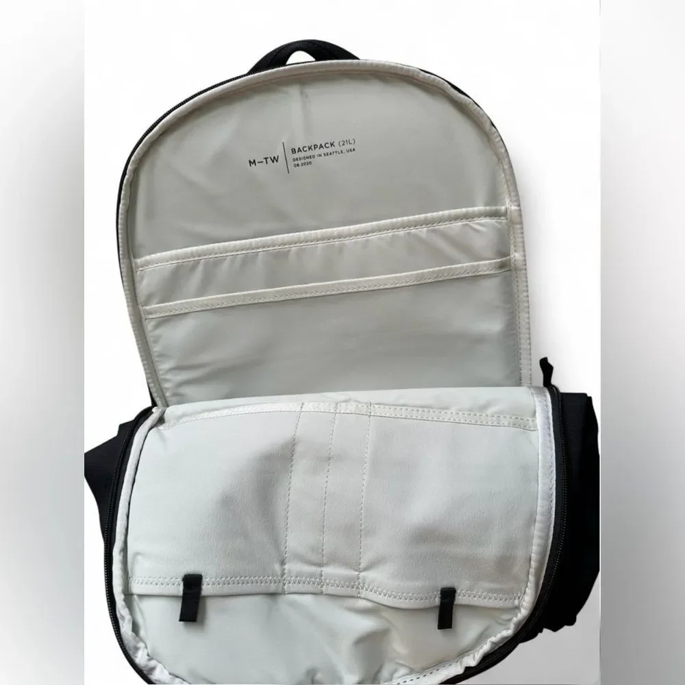 Moment MTW Travelwear Traveler Backpack 21L Minimalist Laptop Camera Travel Bag